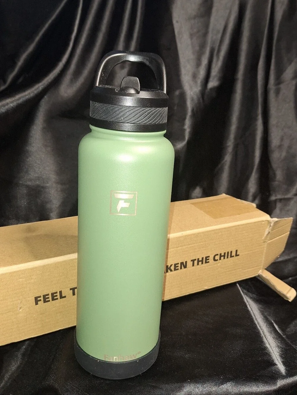 New Fanhaw Insulated Water Bottle~Flip Top~Straw